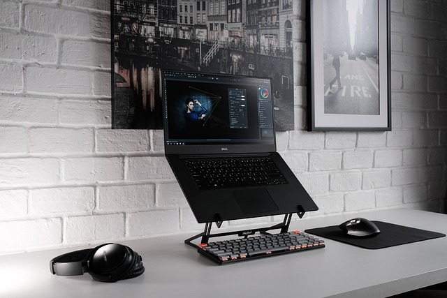 1754833959534771.jpg laptop-6332543_640.jpg